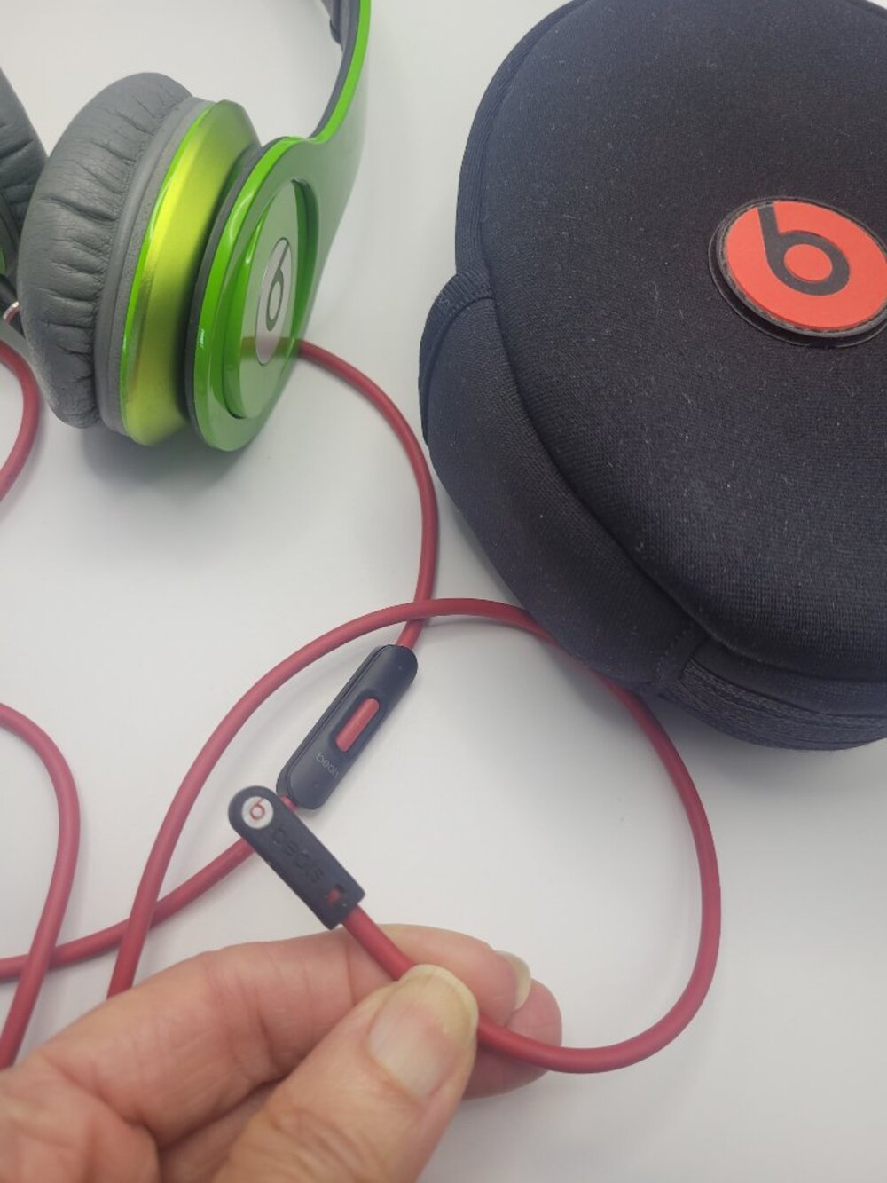 Beats by Dr Dre Solo HD Green Wired On-Ear Headphones w/ Case Foldable - Tested - Picture 6 of 13